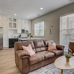 https://frontdesk-500-west-trade-apts-fourth-ward-charlotte.1sthotelscharlotte.com