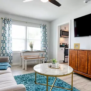 https://trendy-duplex-w-spacious-cali-king-beds.1sthotelscharlotte.com