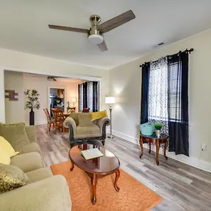 Holiday home Charming Newport News Less Than 1 Mi To Ocean!, Hampton